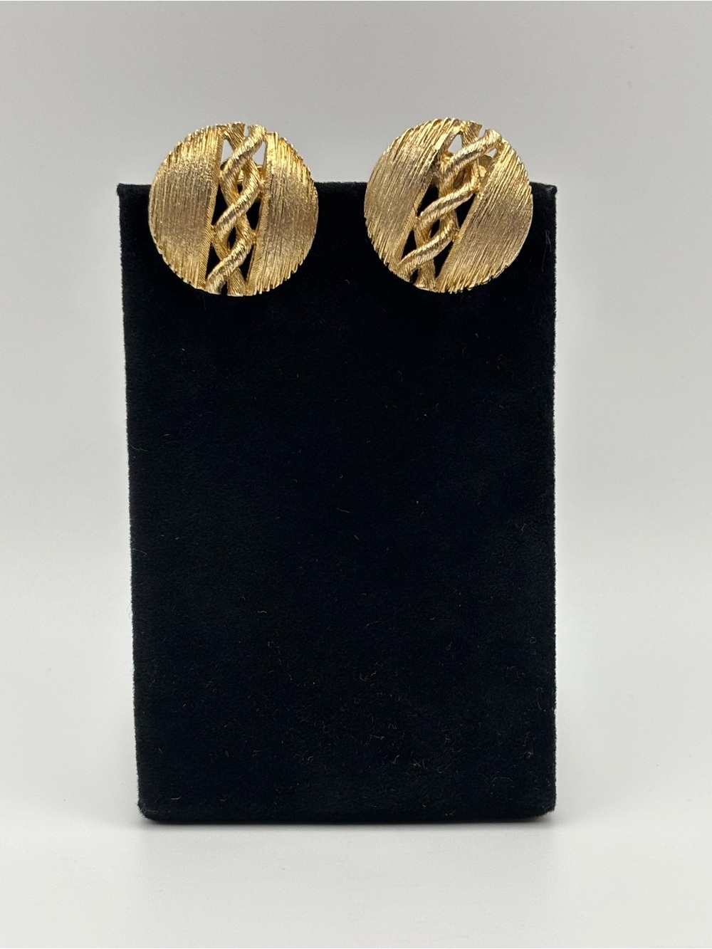 Vintage Lisner Gold Tone Screw Back Earrings